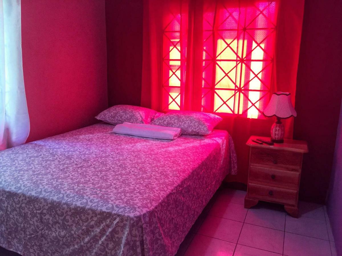 Yaad Hostel Montego Bay Szoba fotó